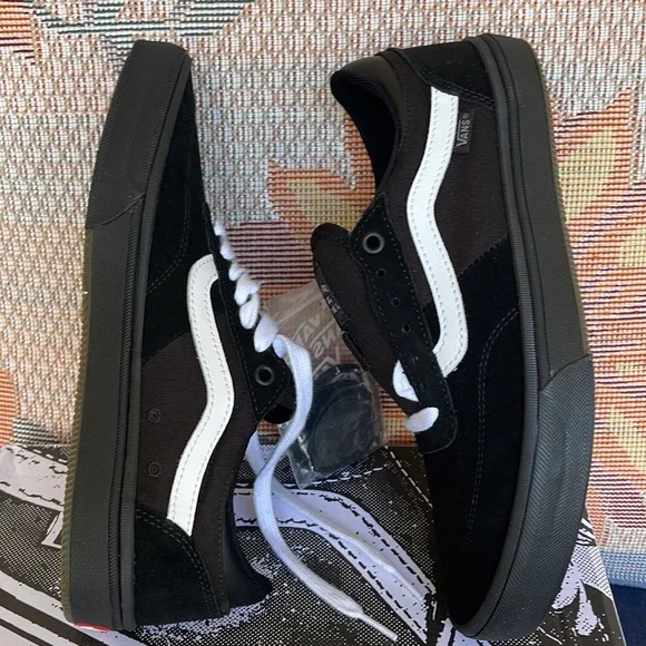 Vans WMNS Gilbert Crockett
Blackout
VN0A5JIF10J
Sneakers - Picture 12 of 16